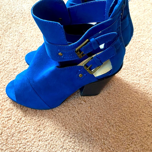 🍀Leila Stone Blue Suede Heels with Two Buckles size 6.5 - Picture 9 of 11